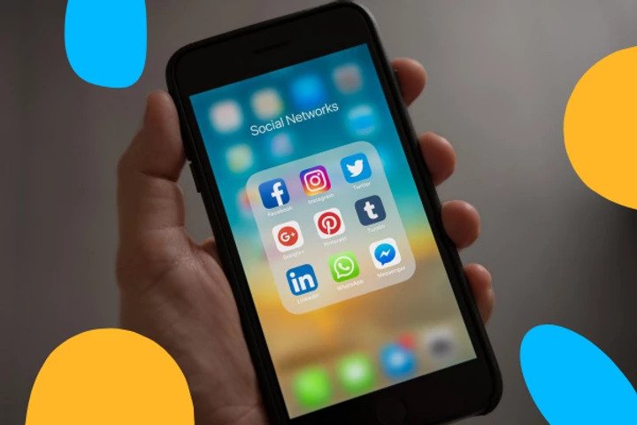 smartphone icones réseaux sociaux